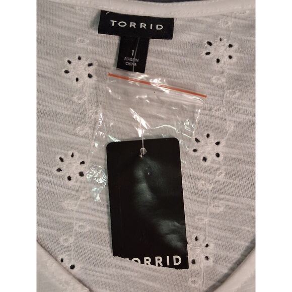 Torrid Sleeveless Tank Top Eyelet Babydoll White VNeck Blouse Size 1 Embroidered - Picture 3 of 11
